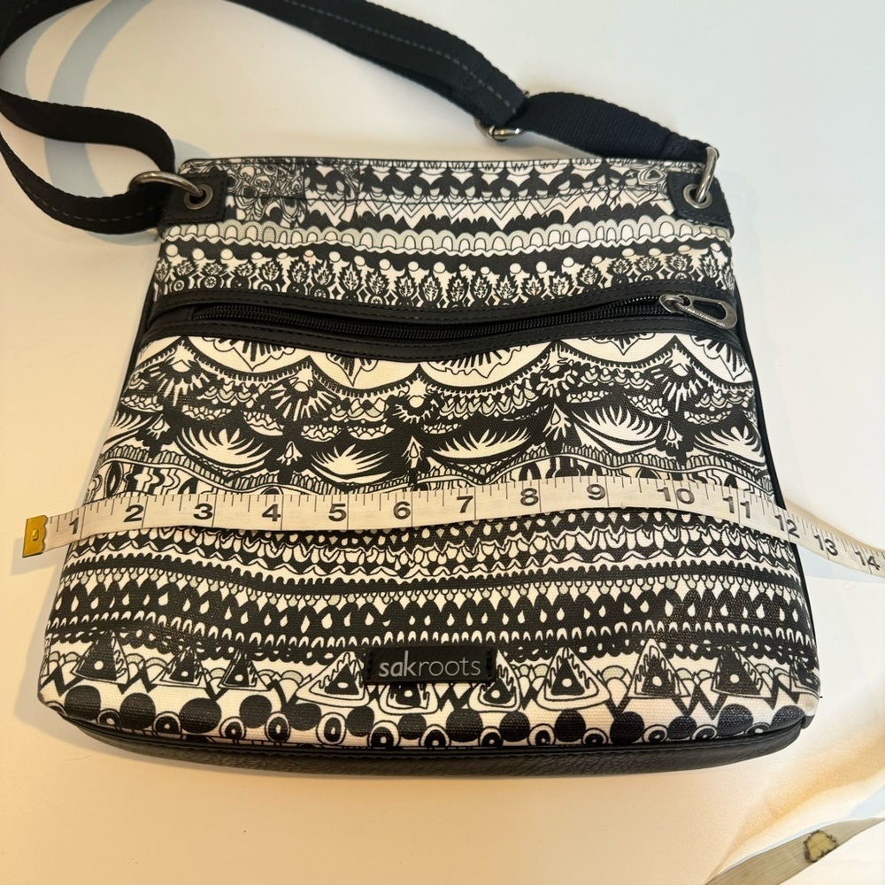 Sakroots Womens Artist Circle Crossbody Bag Black White - Picture 8 of 8